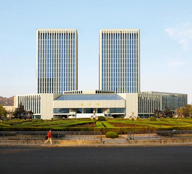 青島大學(xué)科技研發(fā)中心.jpg 青島大學(xué)科技研發(fā)中心.jpg